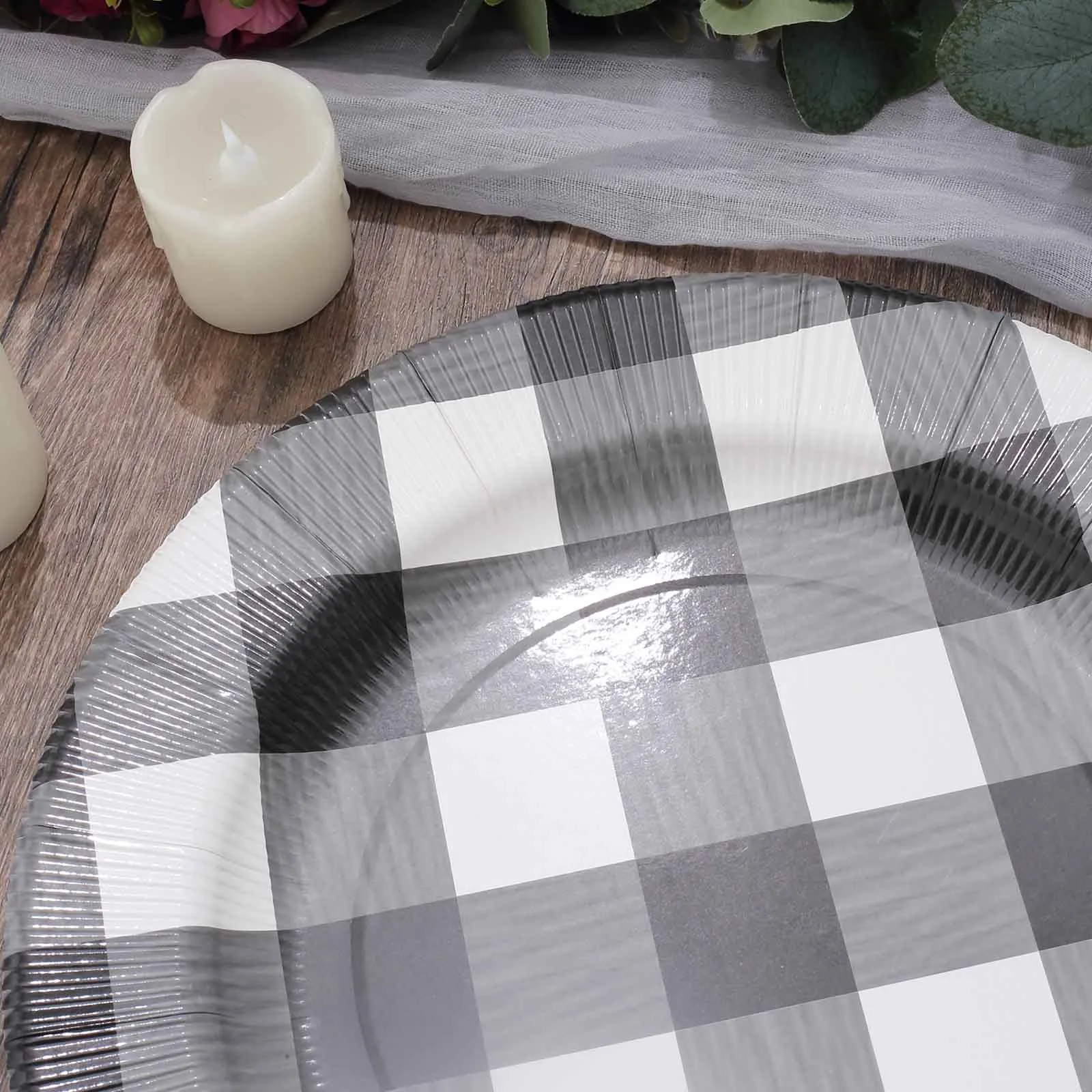 10 Pack Black / White Buffalo Plaid Disposable Serving Trays, Round Checkered Sunray Cardboard Charger Plates 350 GSM 13"