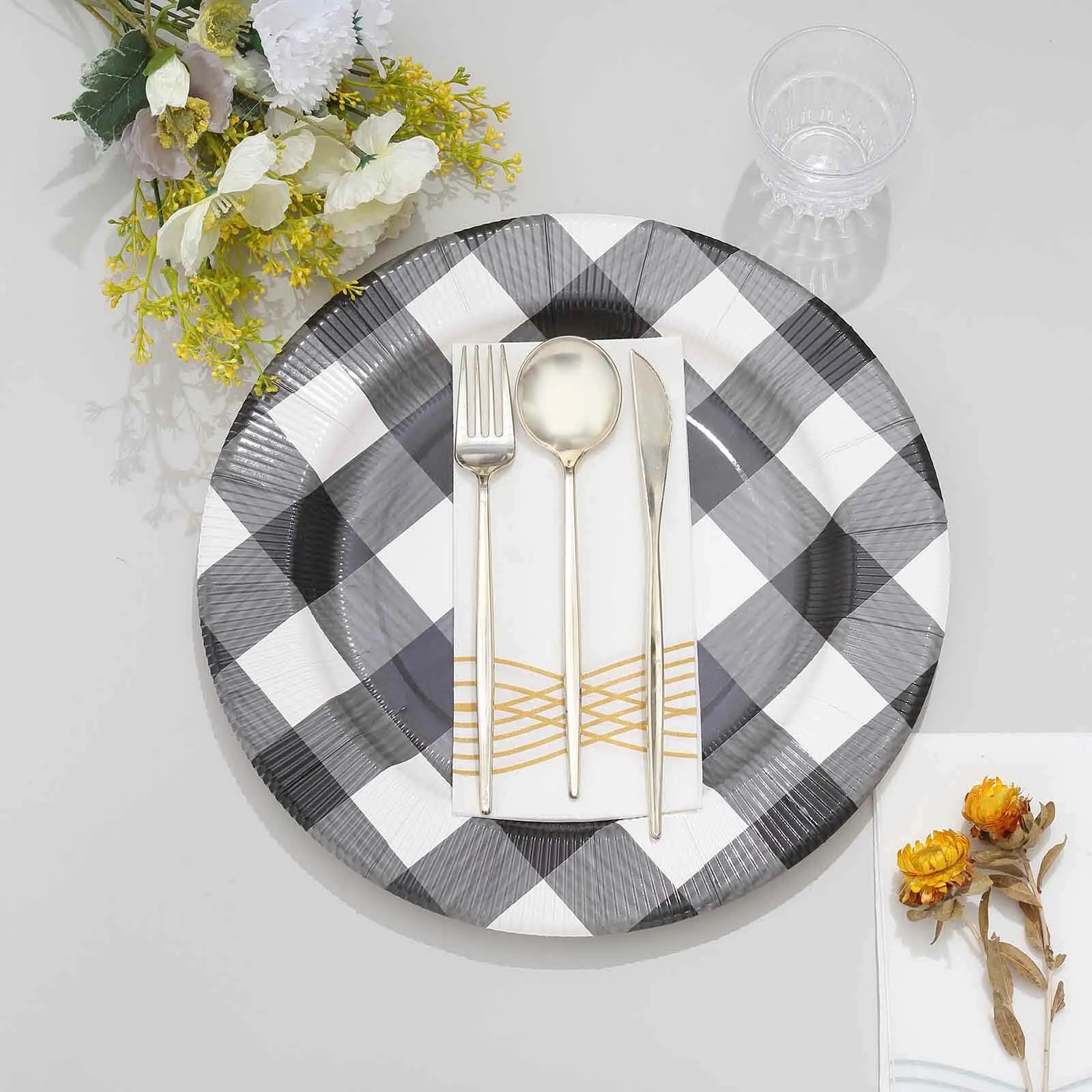 10 Pack Black / White Buffalo Plaid Disposable Serving Trays, Round Checkered Sunray Cardboard Charger Plates 350 GSM 13"