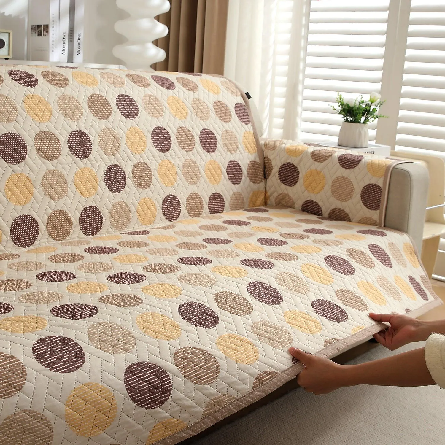 HOKIPO Quilted 1/2/3 Seater Sofa Cover with Pockets, Brown Polka Dot