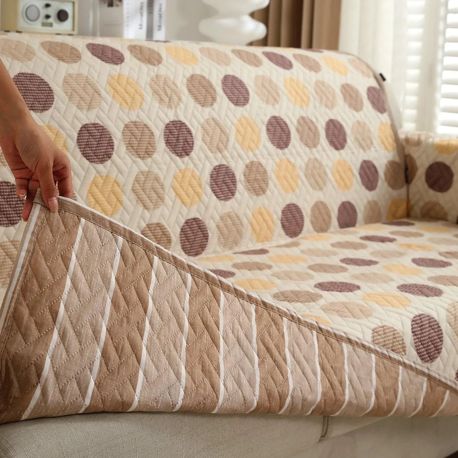 HOKIPO Quilted 1/2/3 Seater Sofa Cover with Pockets, Brown Polka Dot