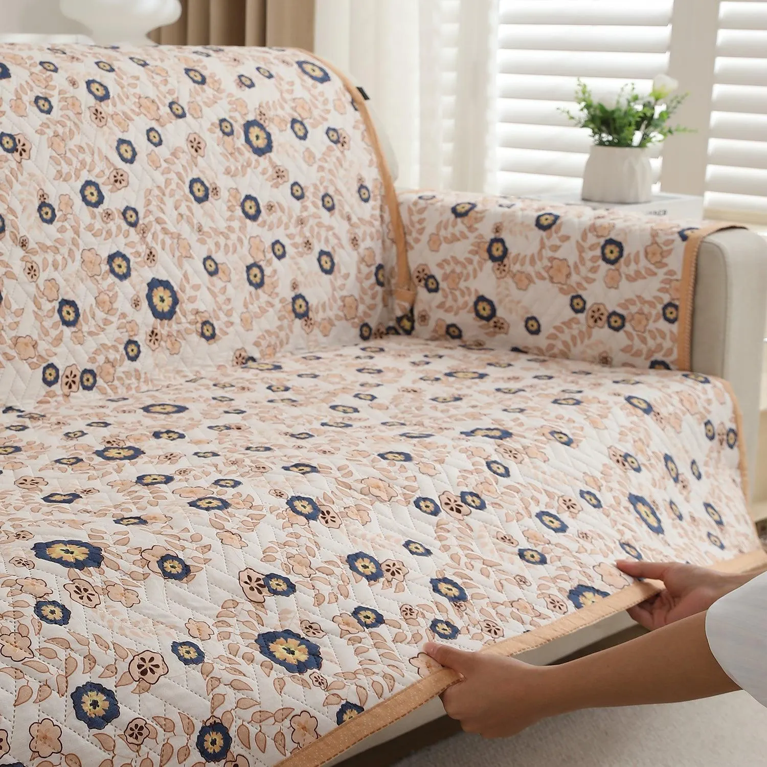 HOKIPO Quilted 1/2/3 Seater Sofa Cover with Pockets, Light Peach Candytuft