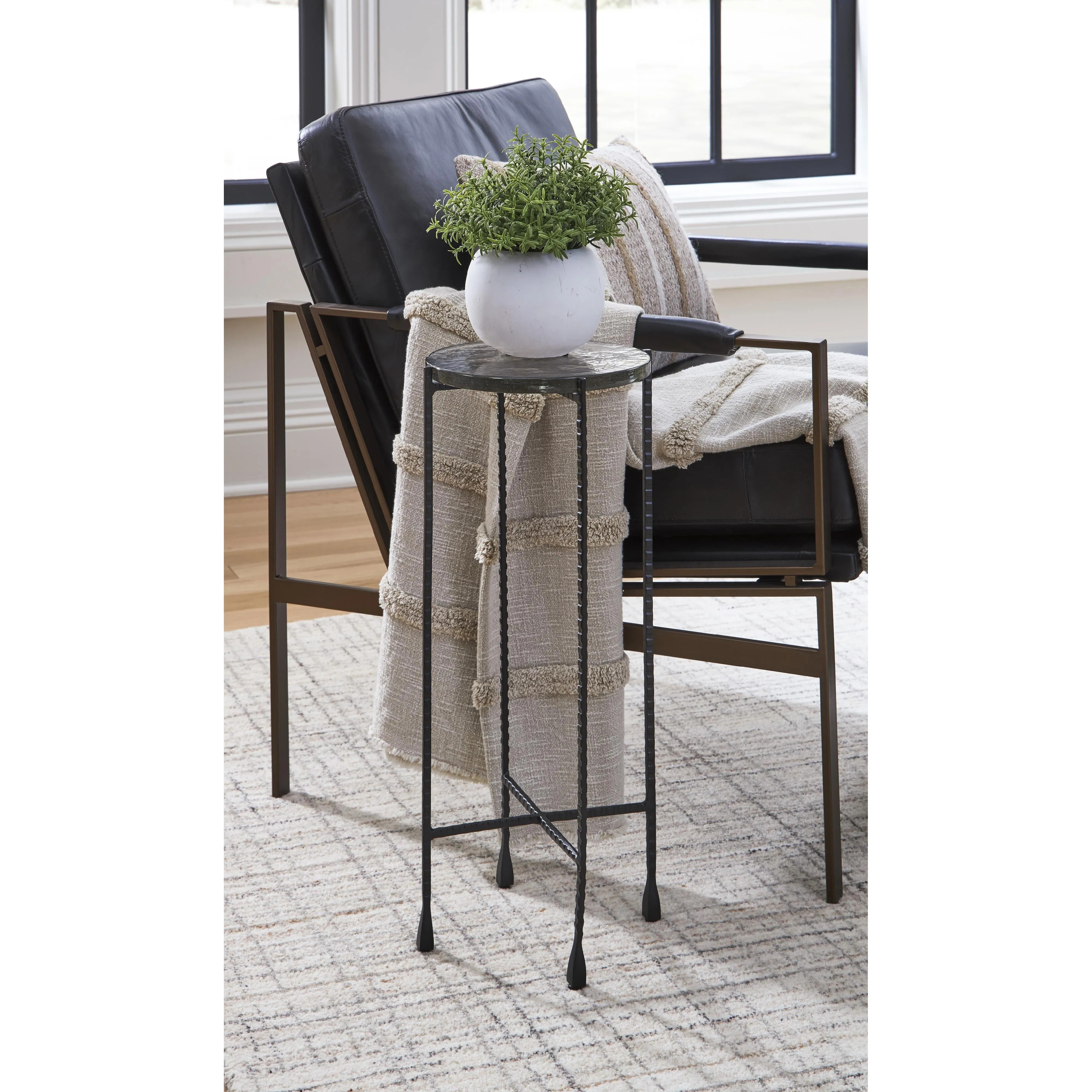 Signature Design by Ashley Newgoren Accent Table A4000631