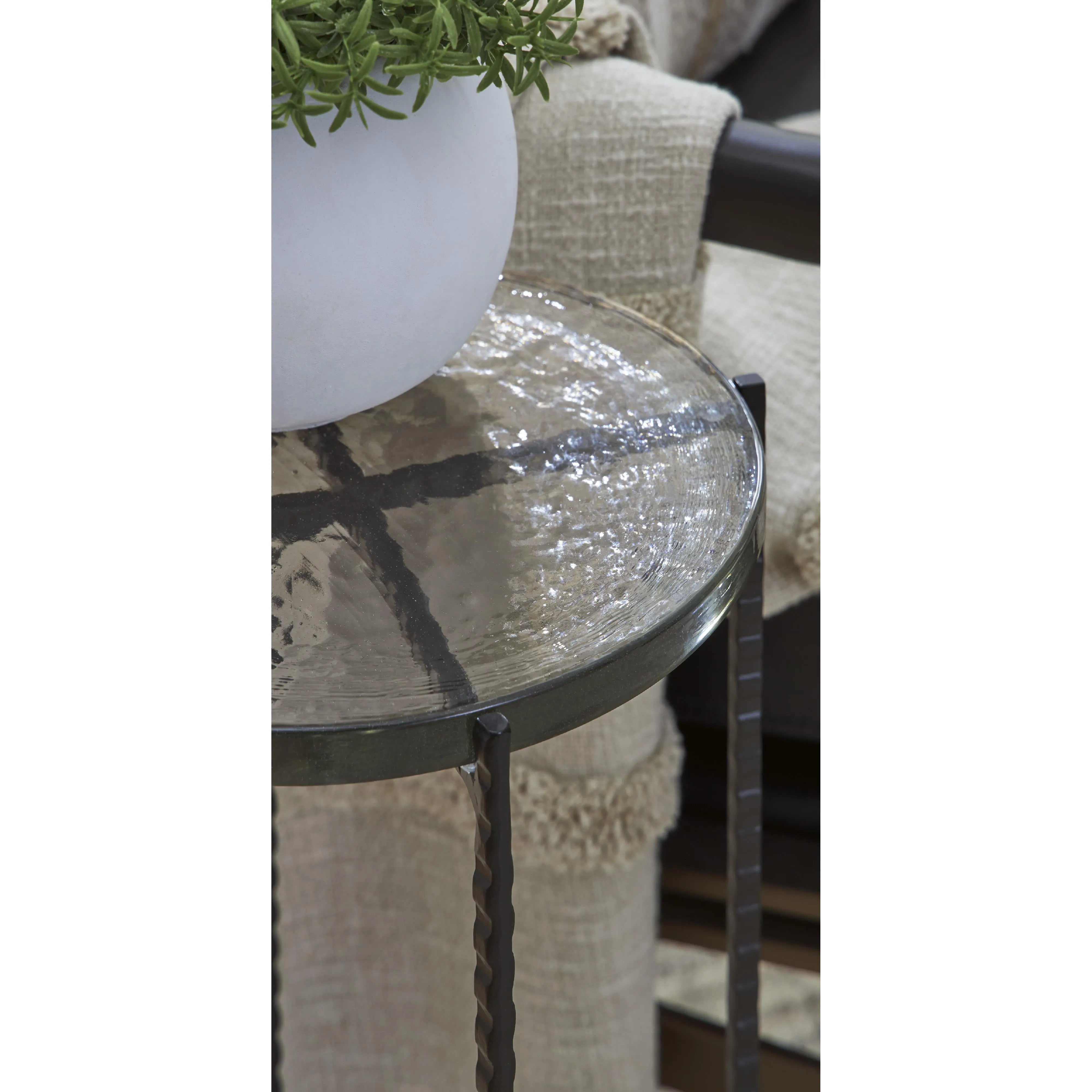 Signature Design by Ashley Newgoren Accent Table A4000631